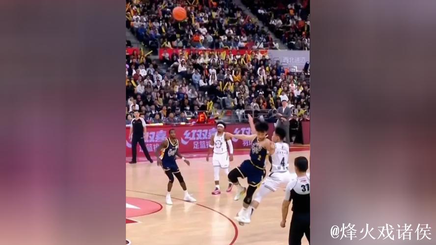 徐杰防守邬挺嘉意外受伤离场 徐杰防守邬挺嘉意外受伤离场